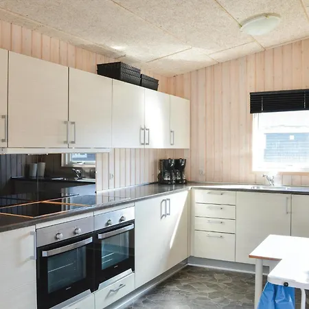 13 * Thyborøn